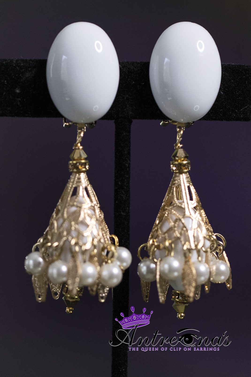 Gold pearl short clip on earring