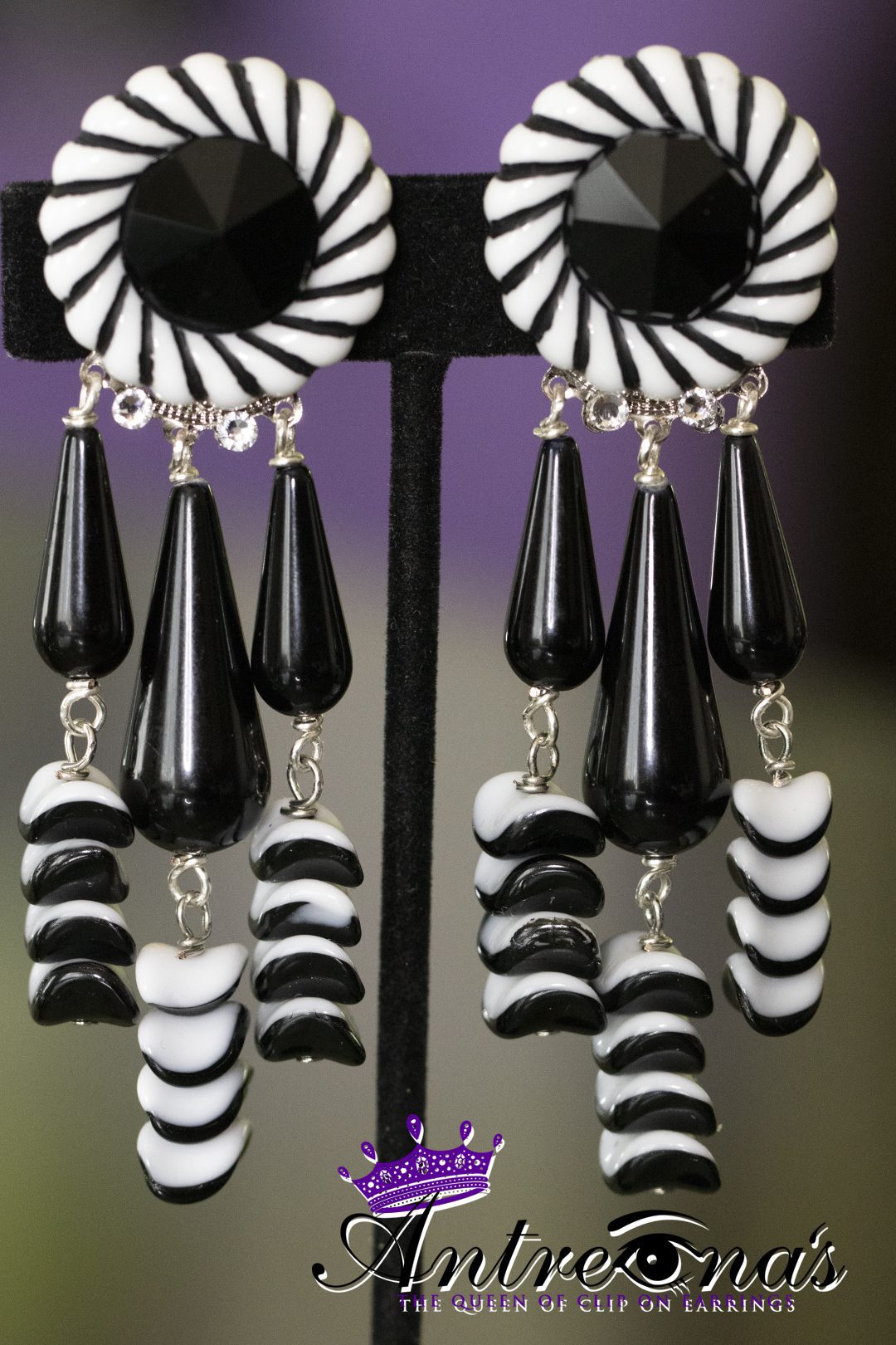 Image: Comfortable black white clip earrings